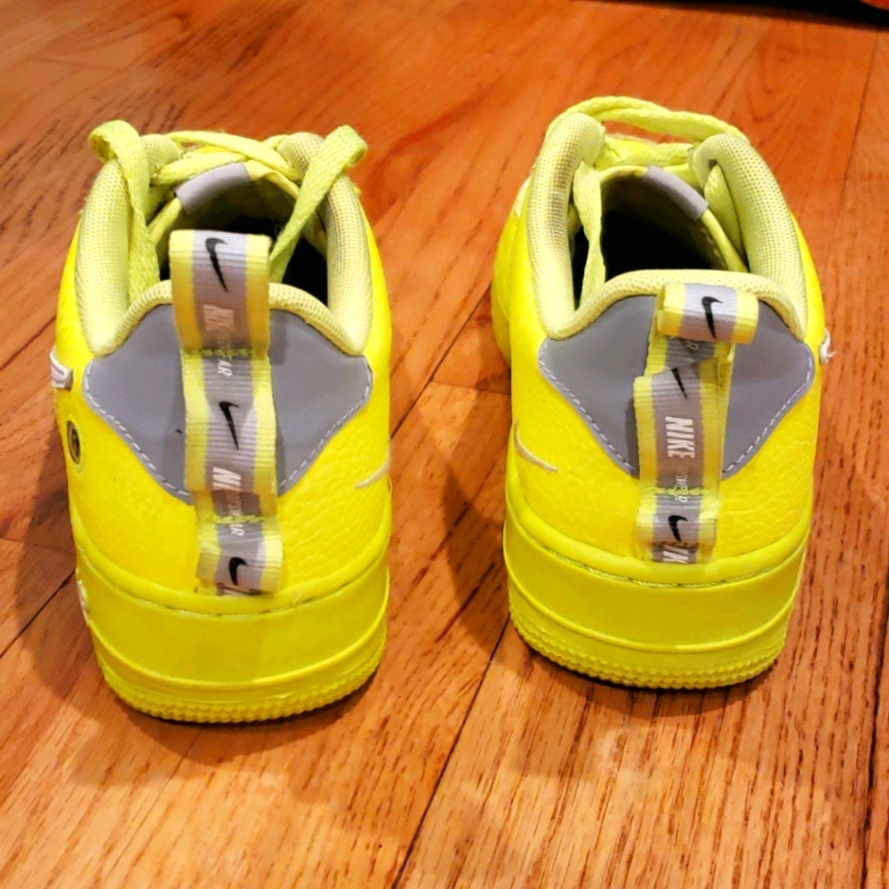 Nike Air Sneakers (6 youth/ 8womens ) - Picture 3 of 5